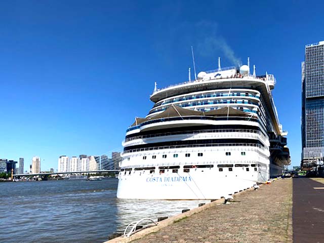 Costa Diadema aan Cruise Terminal Rotterdam